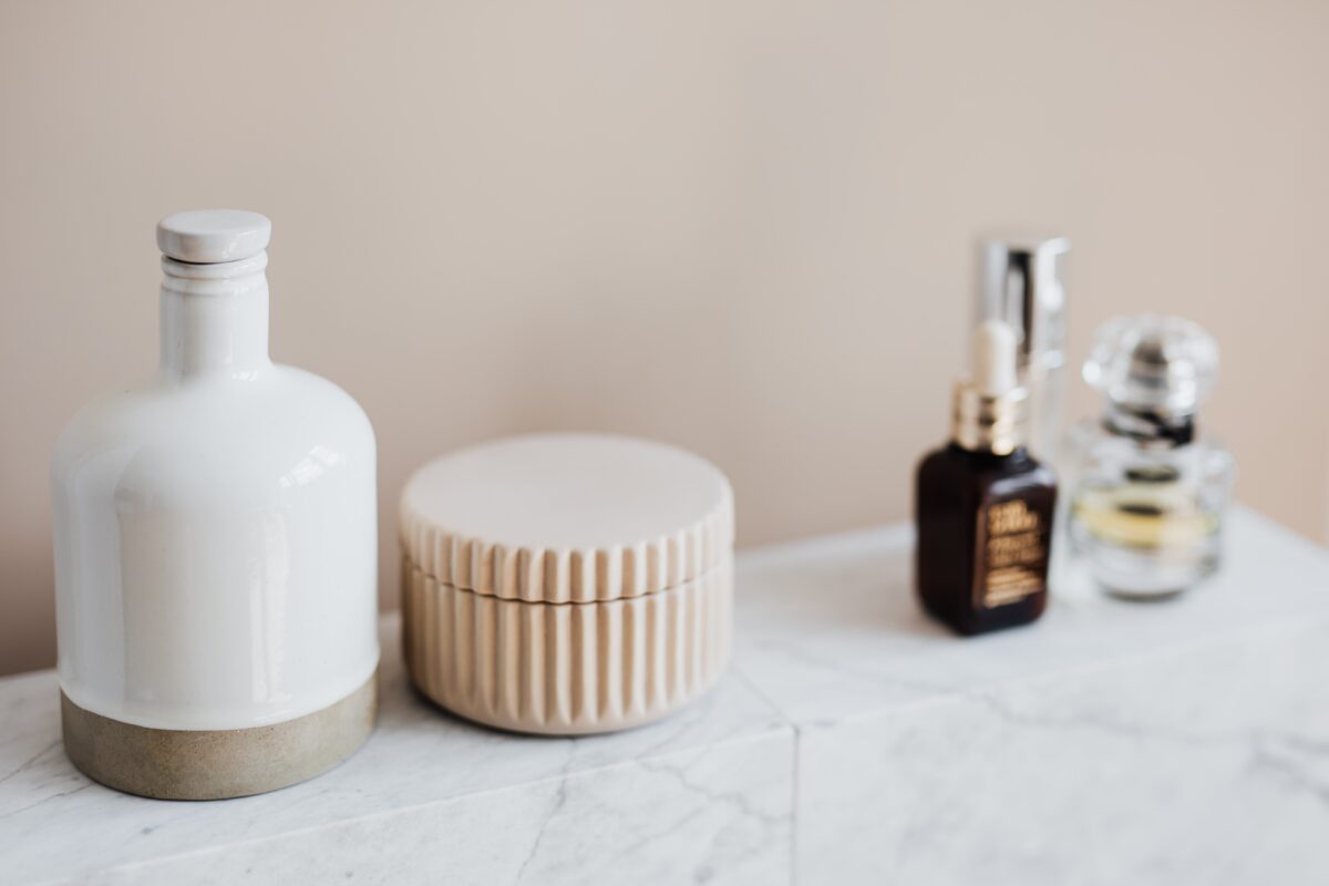 bathroom open shelve.