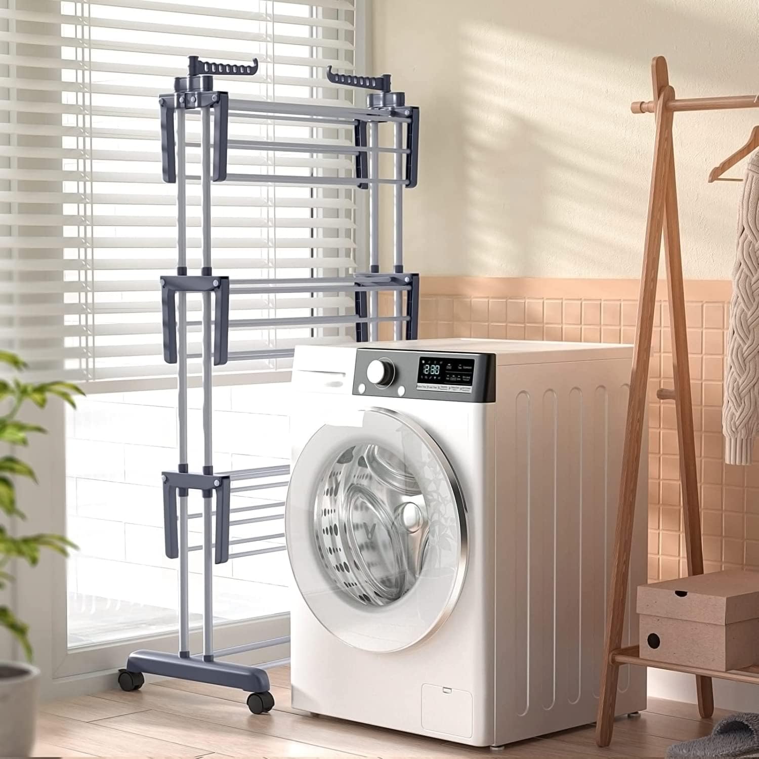 A laundry room with a washing machine and dryer.